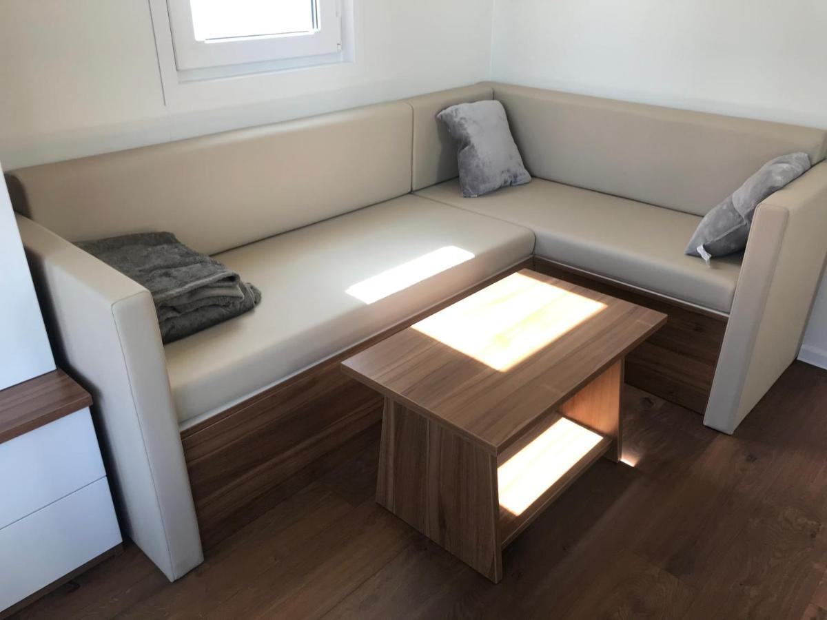 Floating House Varoni พูลา ภายนอก รูปภาพ