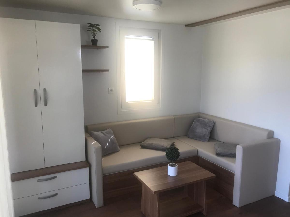 Floating House Varoni พูลา ภายนอก รูปภาพ